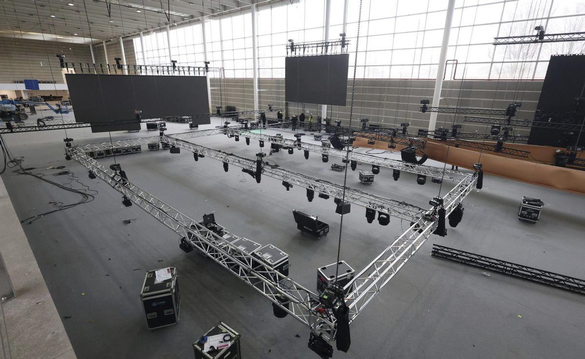 Preparación del recinto ferial para la gala del próximo sábado.