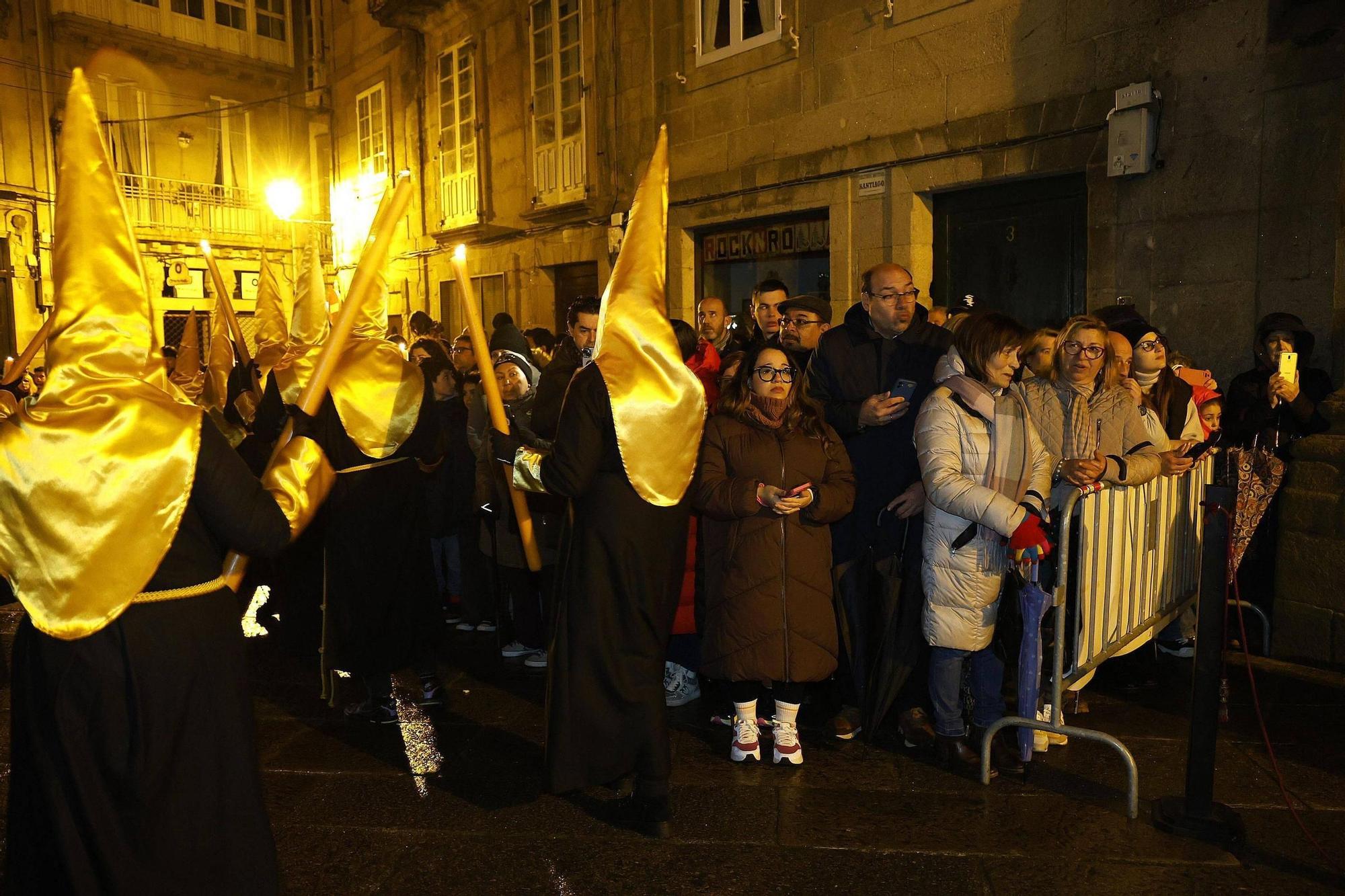 La procesión de Nuestra Señora de la Humildad venció a la lluvia este lunes