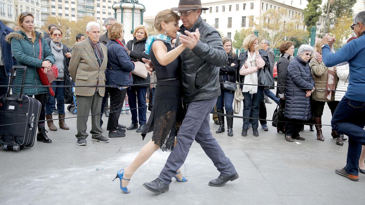 Exhibición de tango en la Estación del Norte.