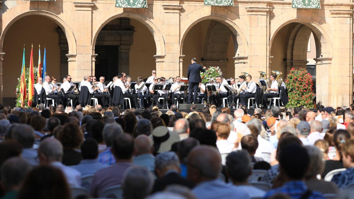 Concierto de la Banda Municipal en la plaza Mayor.