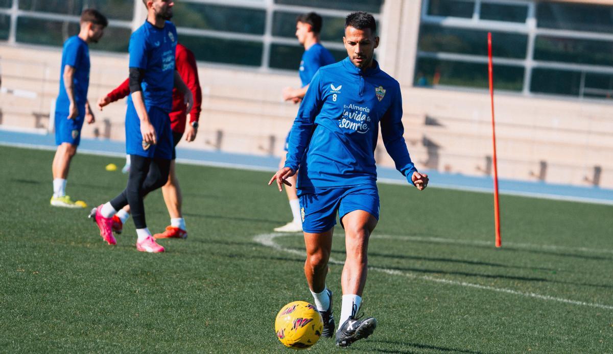 Jonatha Viera ya entrena con la UD Almería