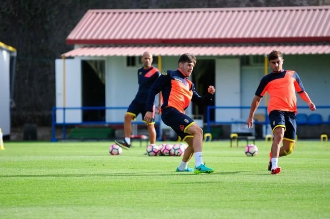 Entrenamiento de la UD Las Palmas en Barranco ...