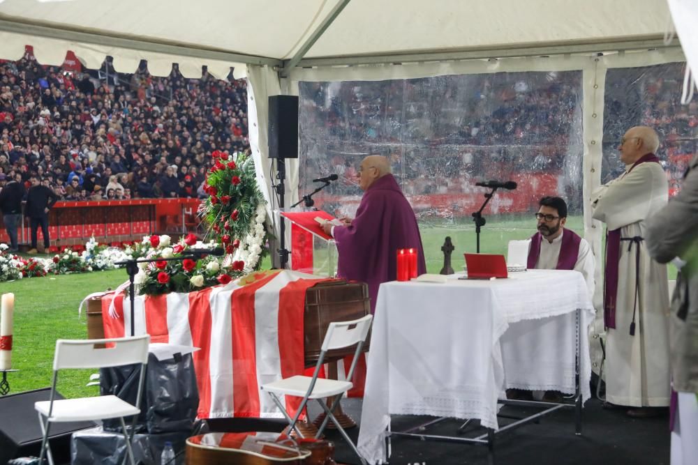 Miles de personas despiden a Quini en un abarrotado estadio de El Molinón