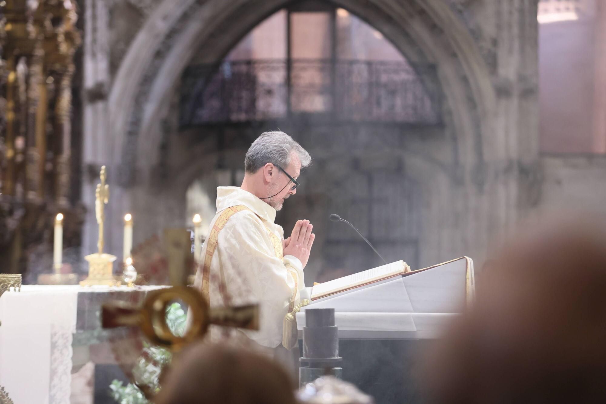 Así fue la misa del Corpus Christi en la catedral de Oviedo.