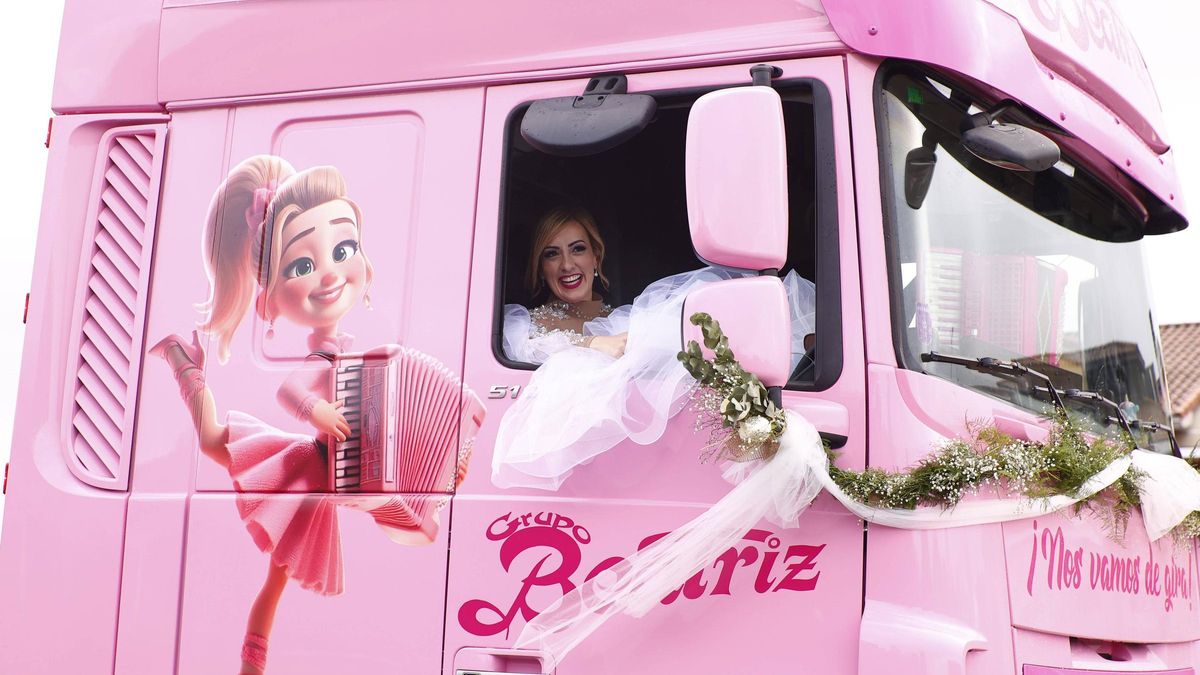 Beatriz, en su "bala rosa", el día de su boda, celebrada en Llanera.