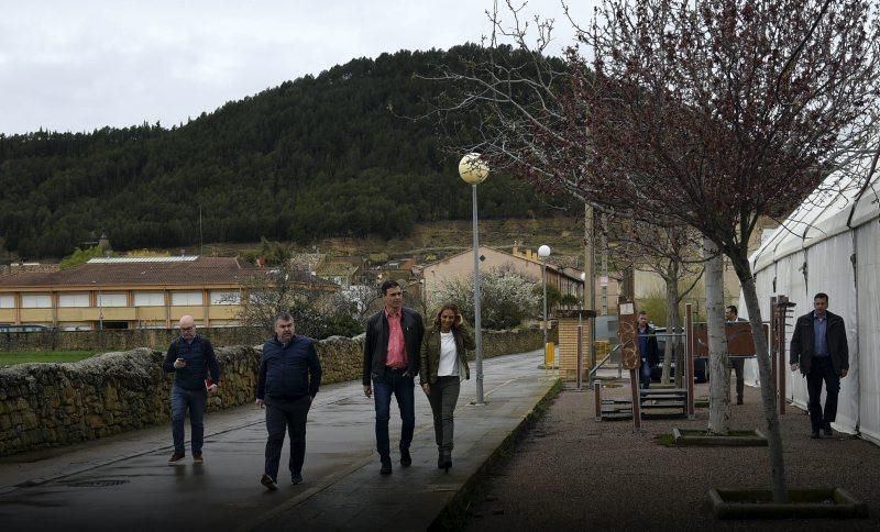 Pedro Sánchez celebra la Fiesta de la Rosa en Ayerbe