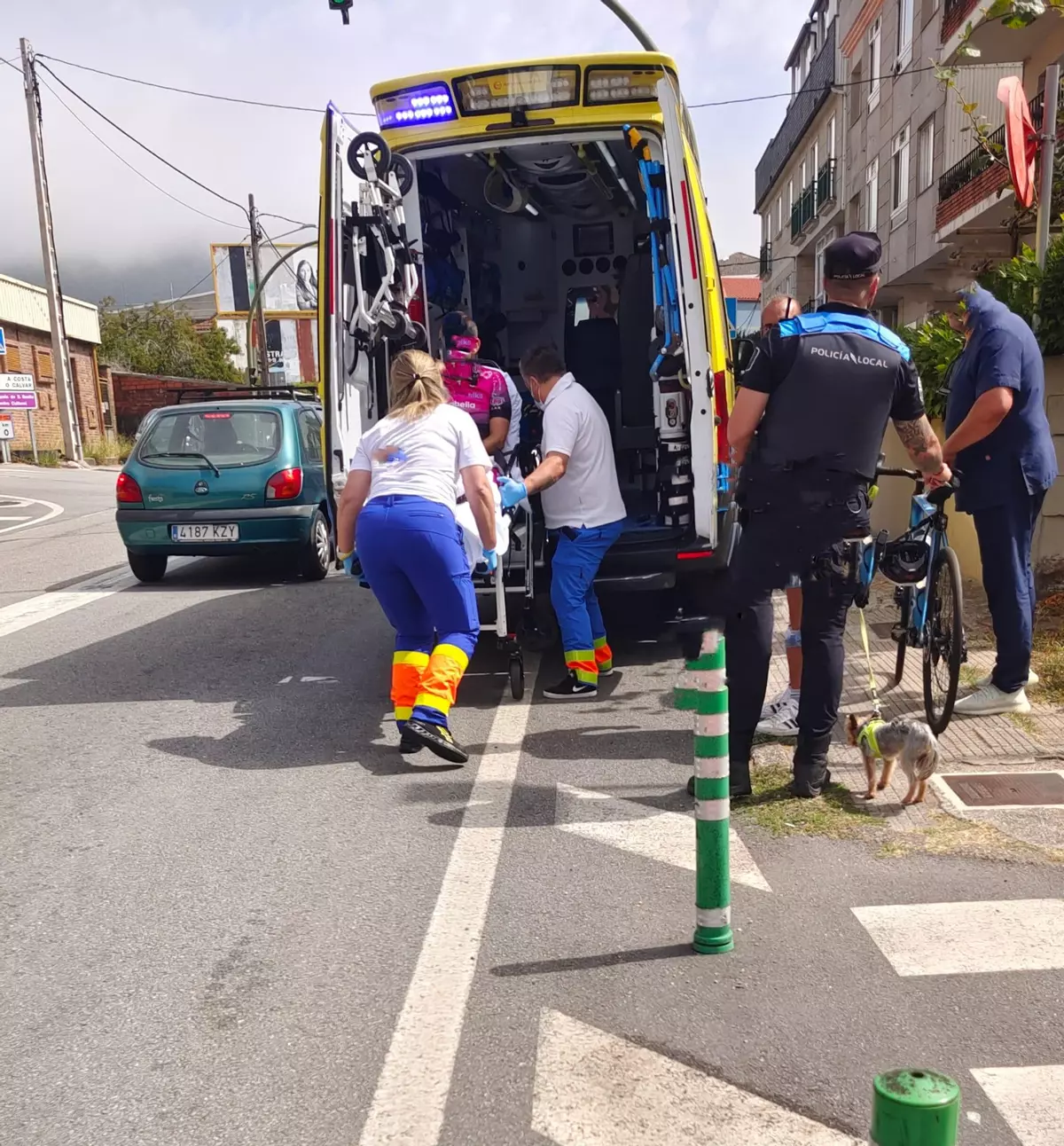 Herido un ciclista "atropellado" por un peatón en Domaio