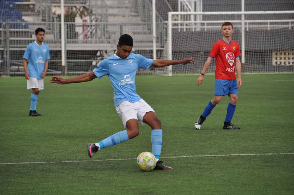 Imágenes de la jornada de fútbol base (17/18 abril)