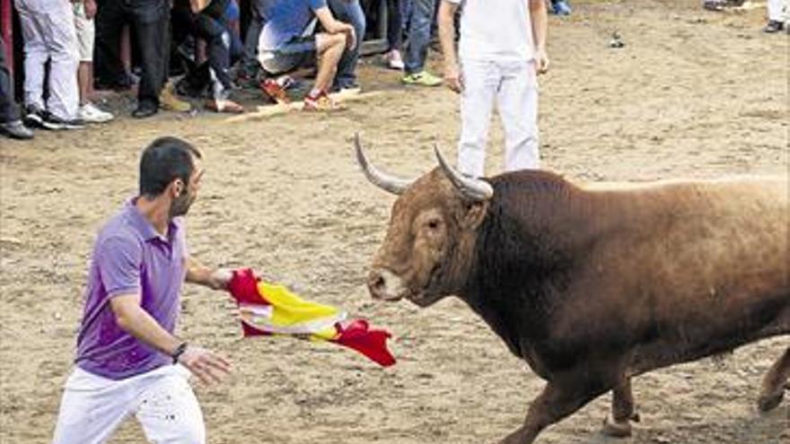 Les Corts tramitan la ‘estocada’  al BIC para los ‘bous al carrer’