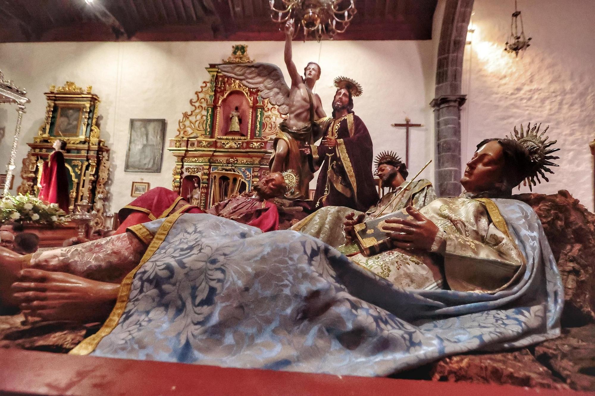 Procesión del paso de la Dolorosa, San Juan y la Magdalena del convento de Las Claras al Santuario del Cristo