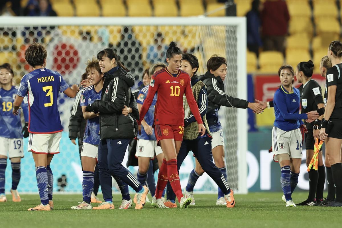 España cayó goleada ante Japón (4-0).