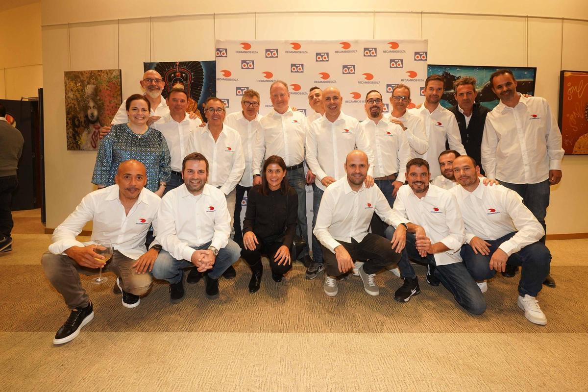 El equipo de Recambios Ibiza, tras la convención celebrada en el Club Diario de Ibiza.