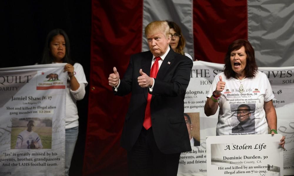 Muestras de apoyo y rechazo a Donald Trump en Costa Mesa, California