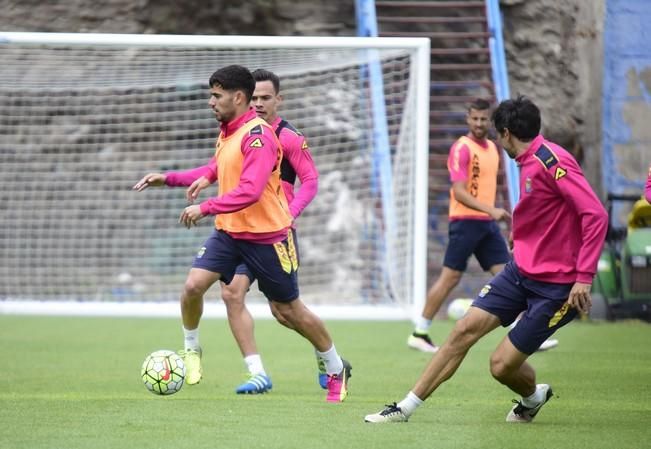 Entrenamiento de la UD Las Palmas en Barranco ...