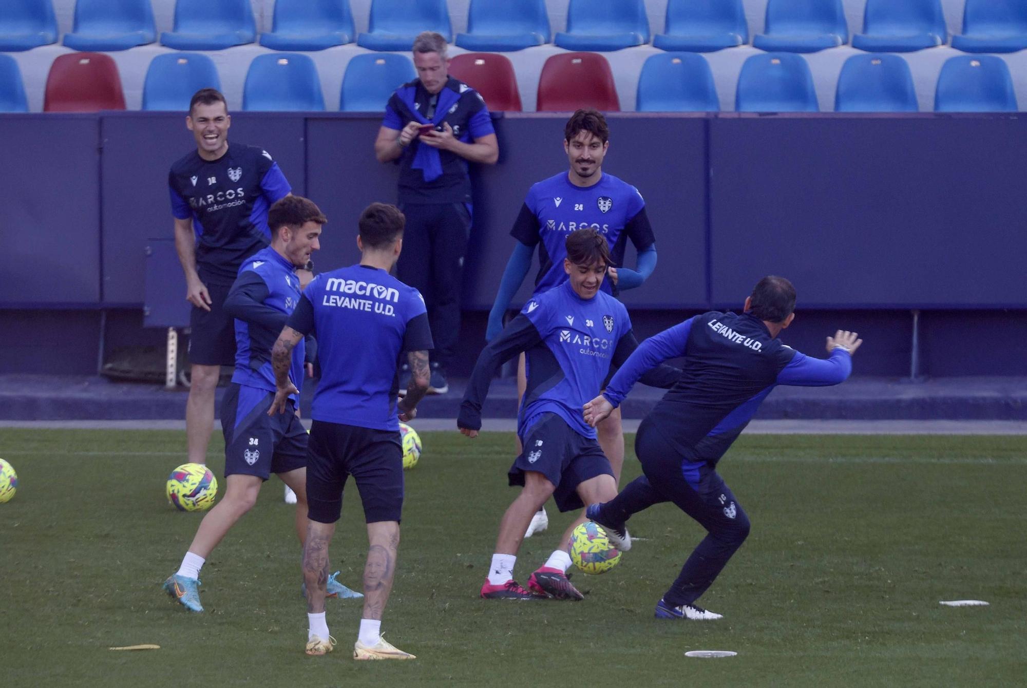 Sesión de entrenamiento del Levante UD