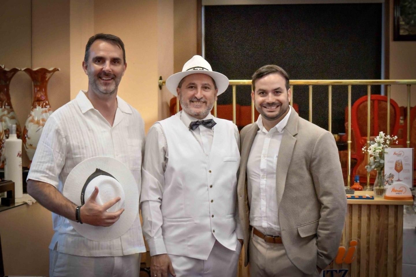 Asistentes a la fiesta de aniversario del Casino La Toja.