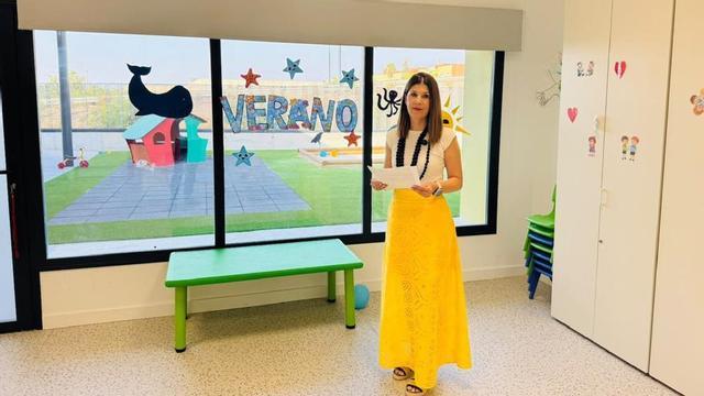 La concejala, en dependencias de la escuela infantil que el curso que viene estrenará comedor.