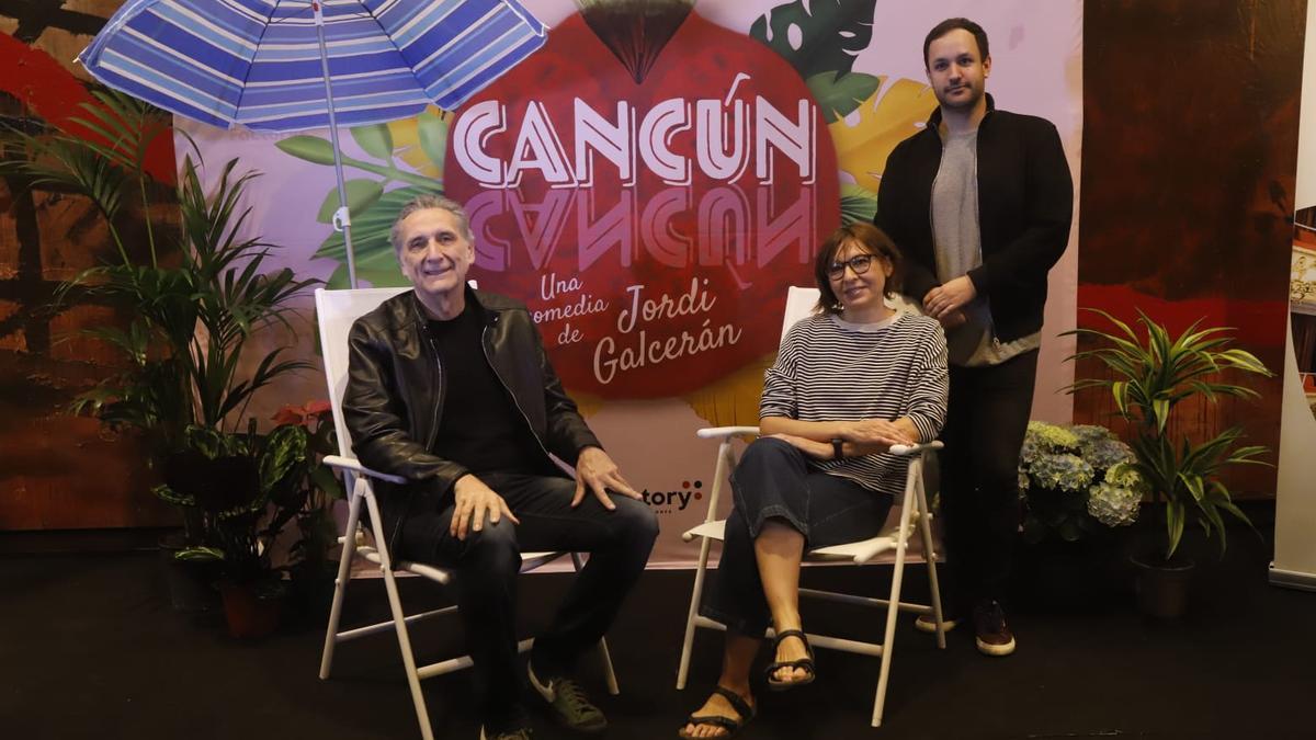 Jaime Ocaña, Ana García y Mario Ronsano, han presentado este martes 'Cancún'  en el Teatro Principal de Zaragoza.