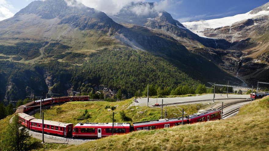 El Bernina Express, a su paso por los Alpes.
