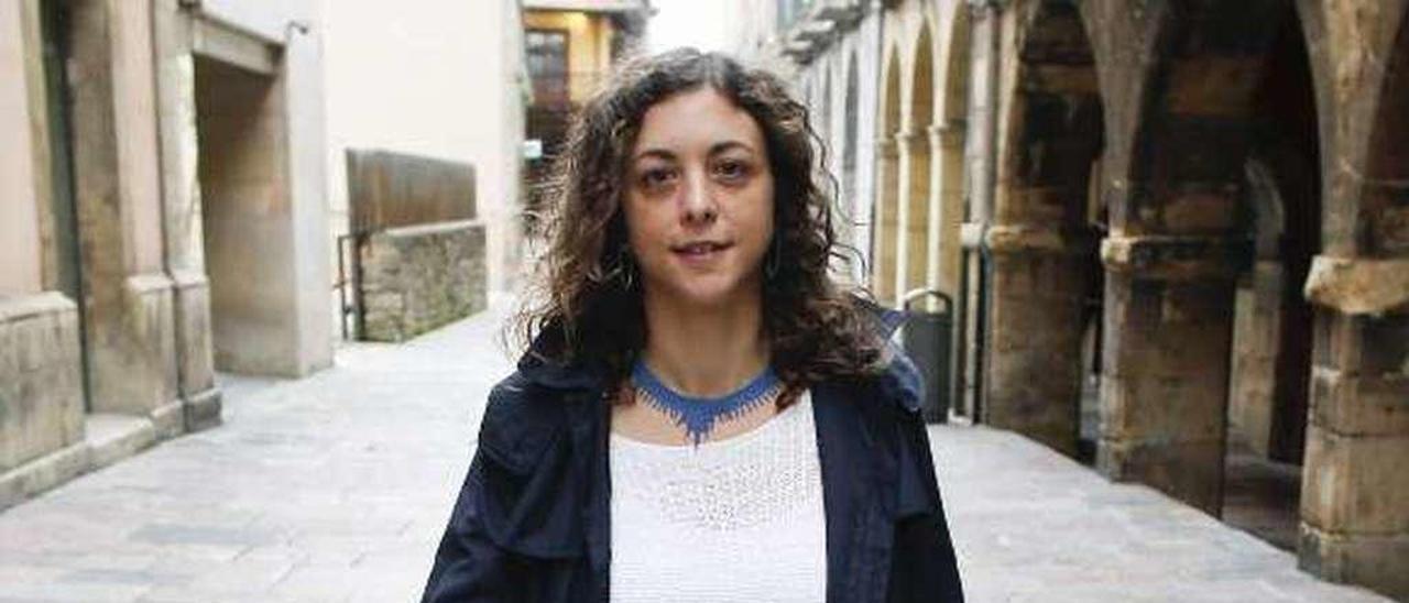 Tania González Peñas, ayer, en la calle de La Ferrería.