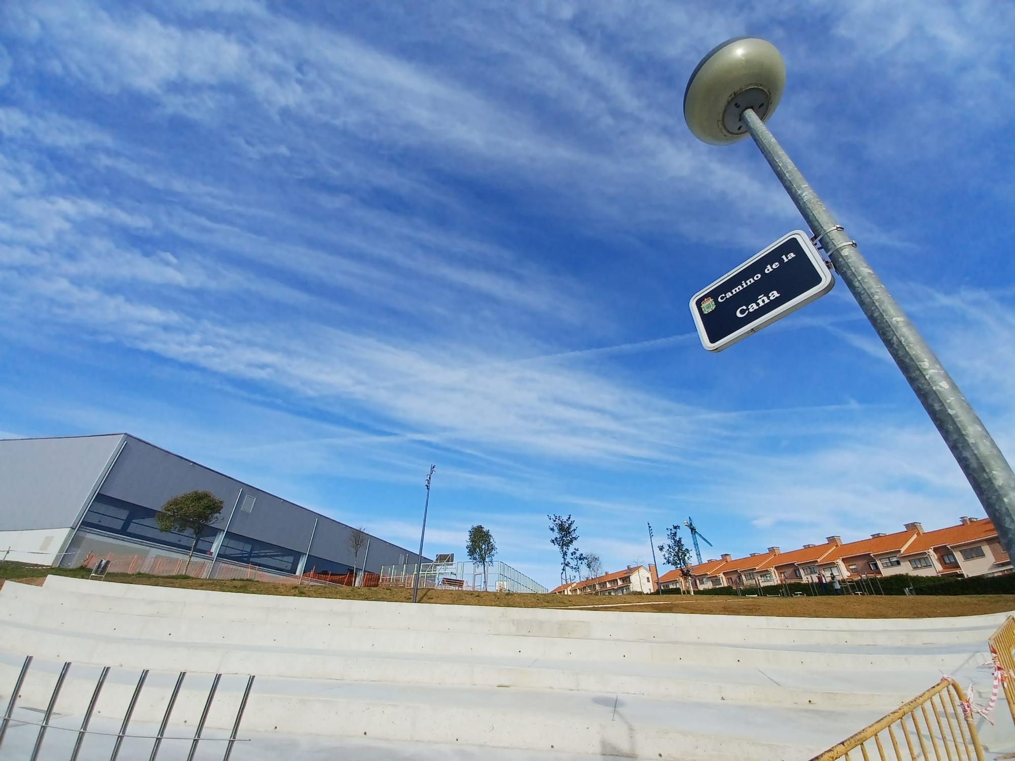 La Fresneda ya tiene su gran parque de ocio juvenil, con zona de calistenia, "tumbonas" de hormigón y punto de carga para móviles