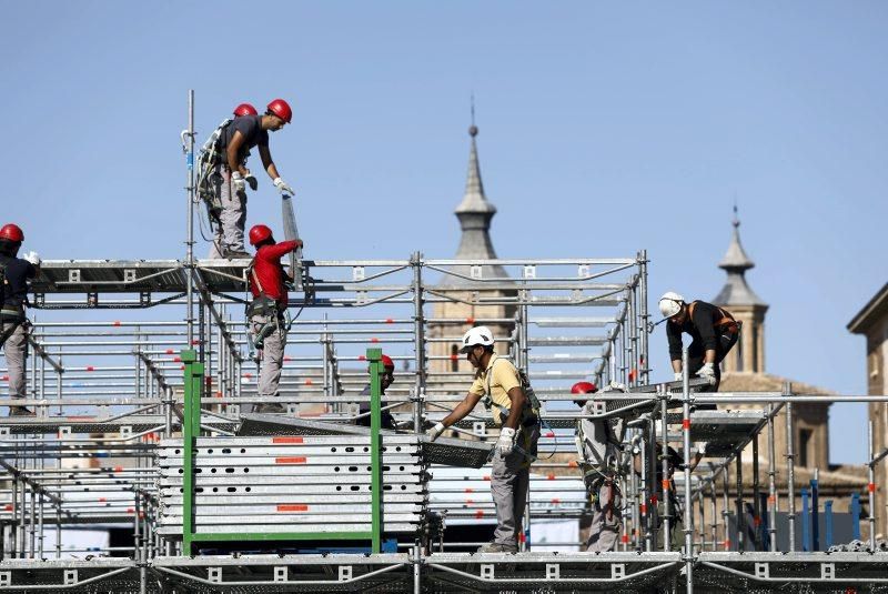 Montaje de la estructura de la Virgen del Pilar