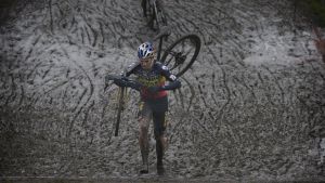 Van Aert va ser el gran tità en el fang del ciclocròs