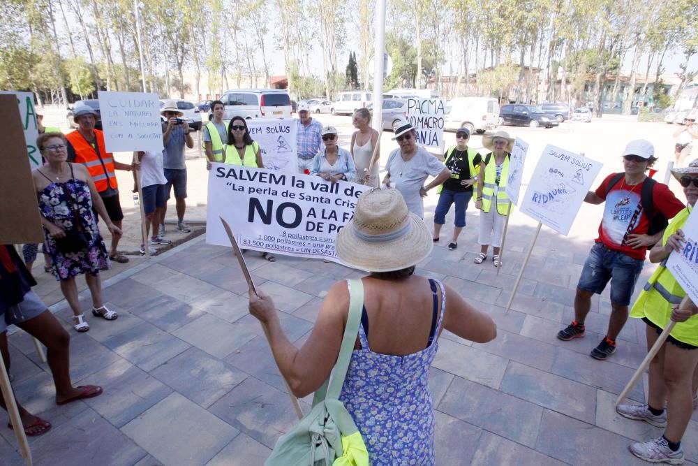 Mobilització contra la granja de pollastres a Solius