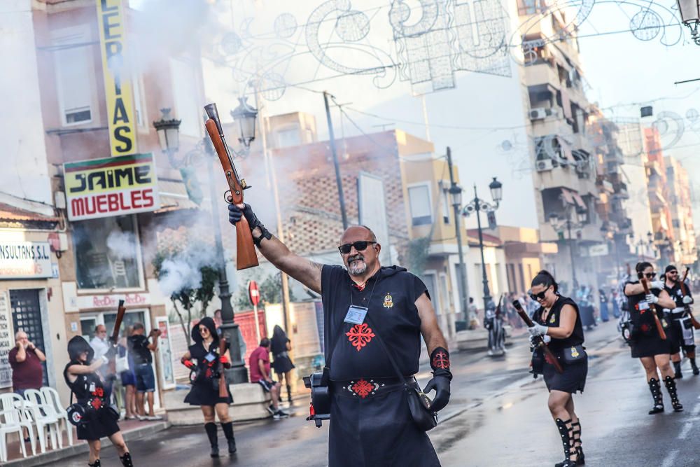 Más cara, pero a tiempo, ha llegado la pólvora para protagonizar la guerrilla de arcabucería de las fiestas de Sant Jaume de Guardamar