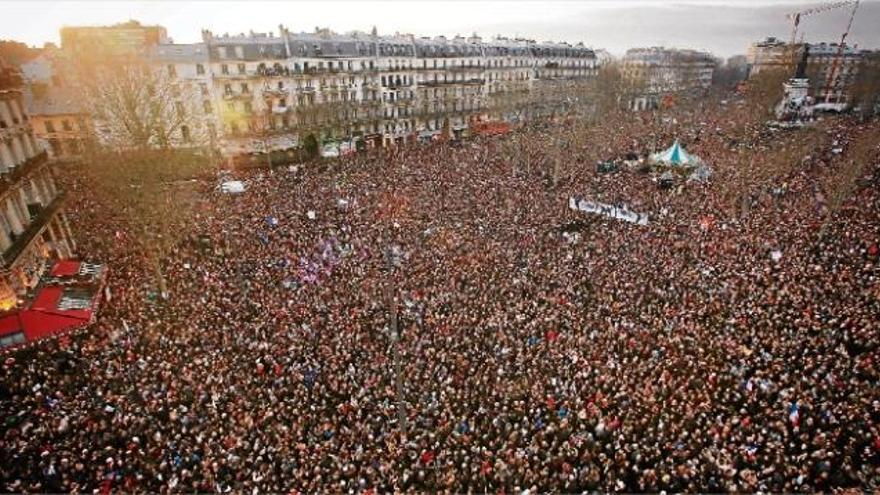 Manifestació excepcional a París contra el terrorisme gihadista