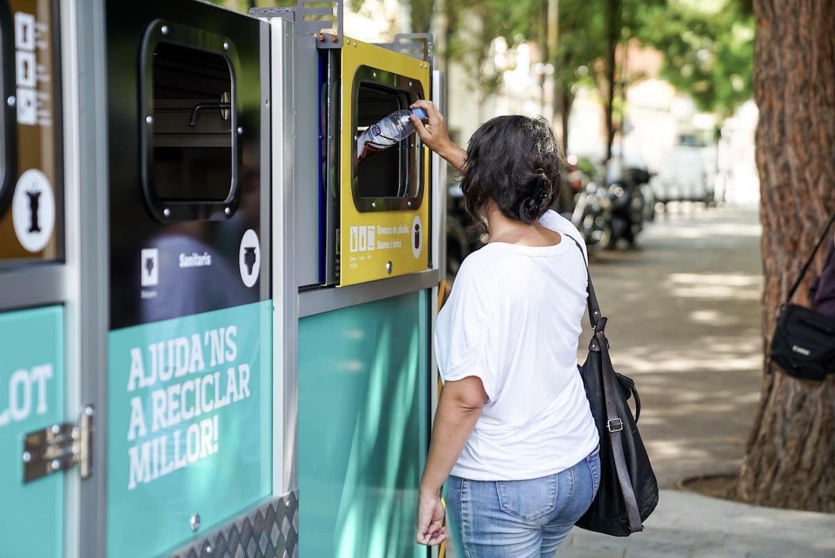Objectiu: incrementar el reciclatge dels residus Objectiu: incrementar el reciclatge dels residus