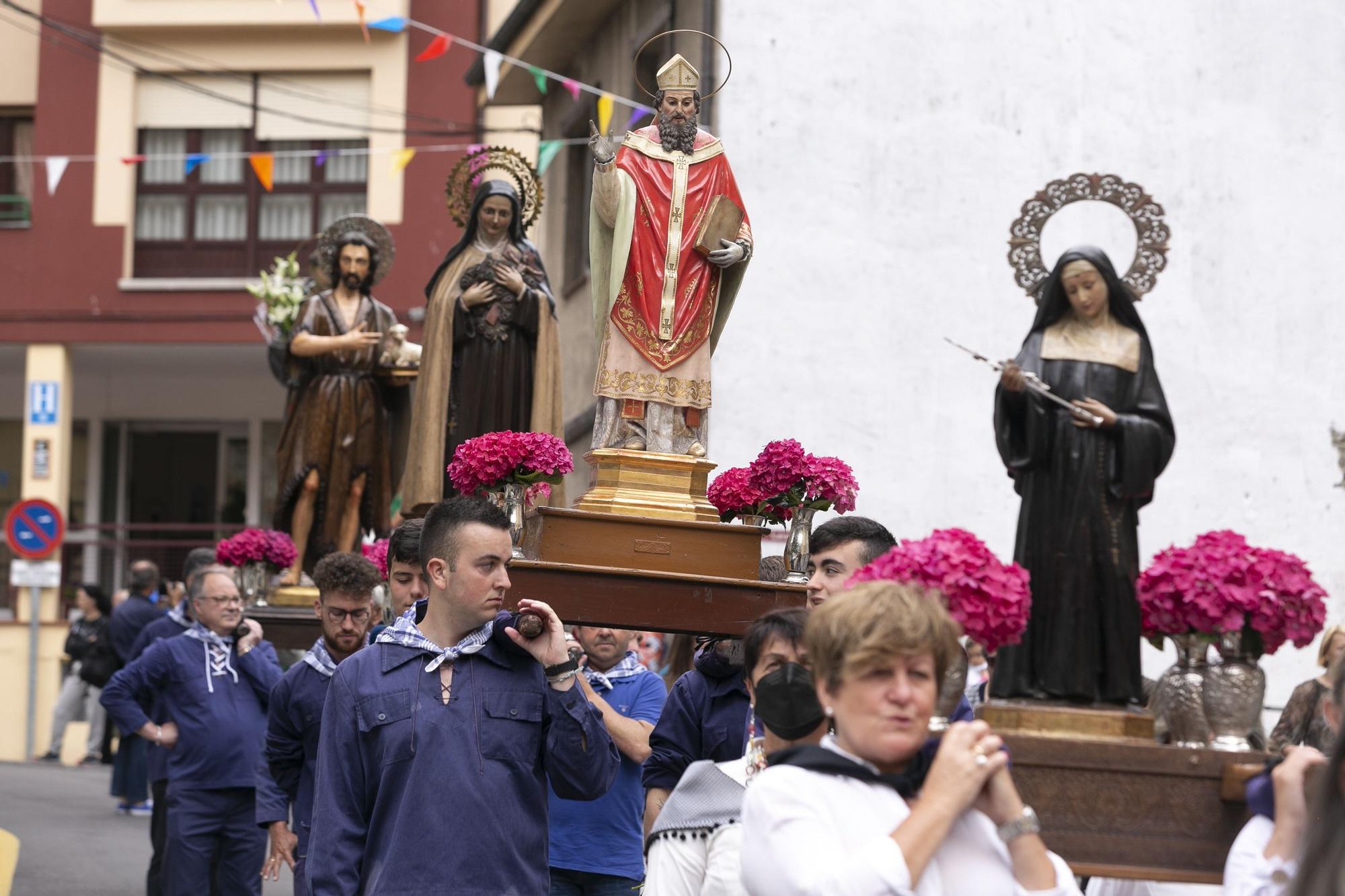 Cudillero se llena por el pregón de l'Amuravela, que invitó a "cantar ya bellar hasta quedanus sin fualgu"