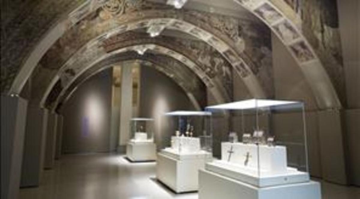 La sala del MNAC on s’exposen les pintures rescatades de la sala capitular del monestir de Sijena.