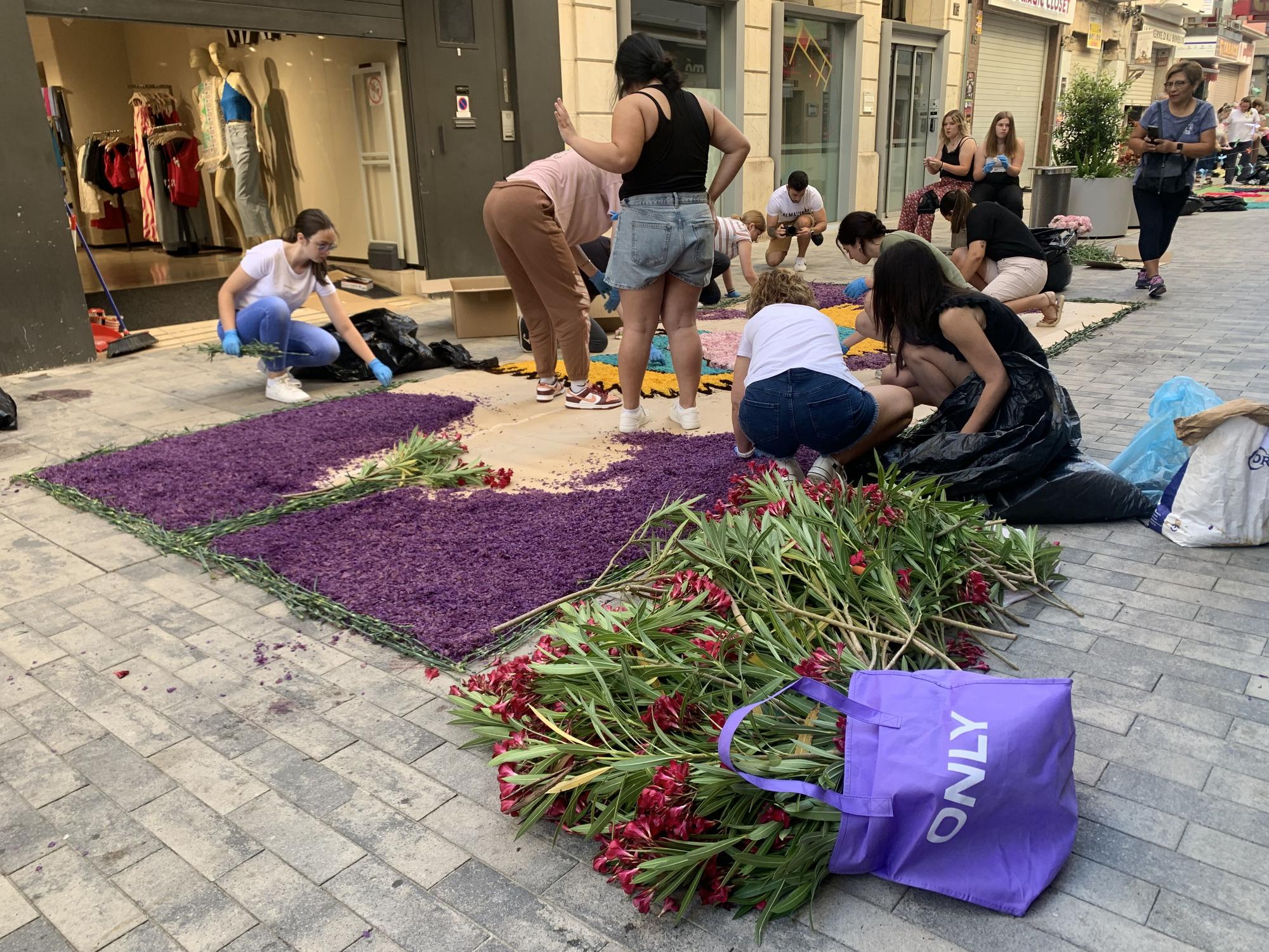 Roses llueix amb les Catifes de Corpus