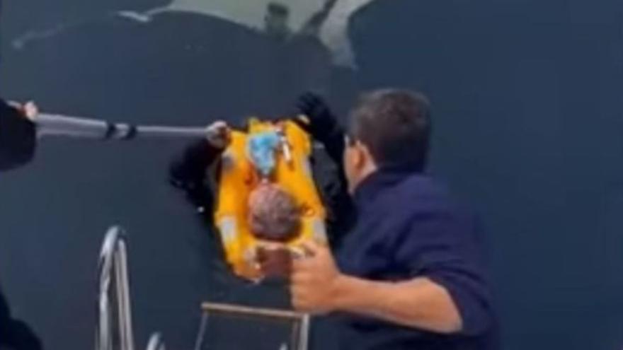 Detienen en Ourense a un piloto cubano que se estrelló con su helicóptero en aguas del Estrecho