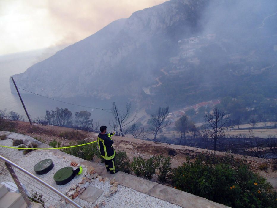 Incendio en Benitatxell y Xàbia