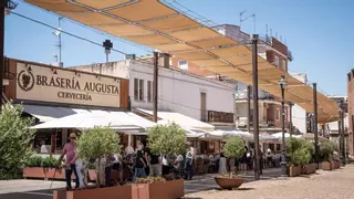 La empresa Xiclope Visión de Futuro instalará los toldos en las calles Camilo José Cela y Félix Valverde Lillo de Mérida