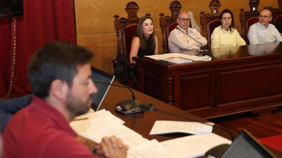 El alcalde y la portavoz del PP en un pleno anterior.