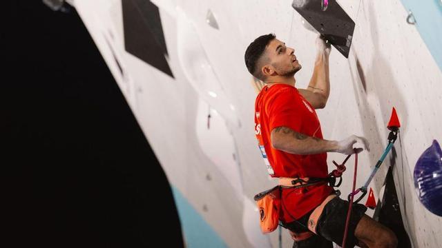 Alberto Ginés, durant la seva participació en la final d’IFSC Climbing World Cup a Alcobendas. / ALBA VIGARAY