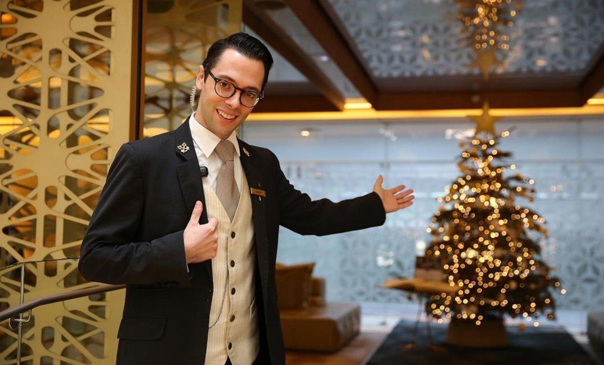 Claudio Heldt, en la conserjería del Hotel Mandarin Oriental, en el paseo de Gràcia.