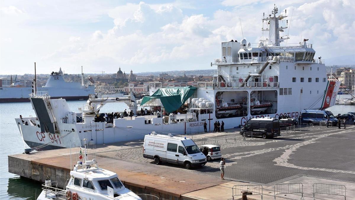 barco diciotti en catania con 177 migrantes