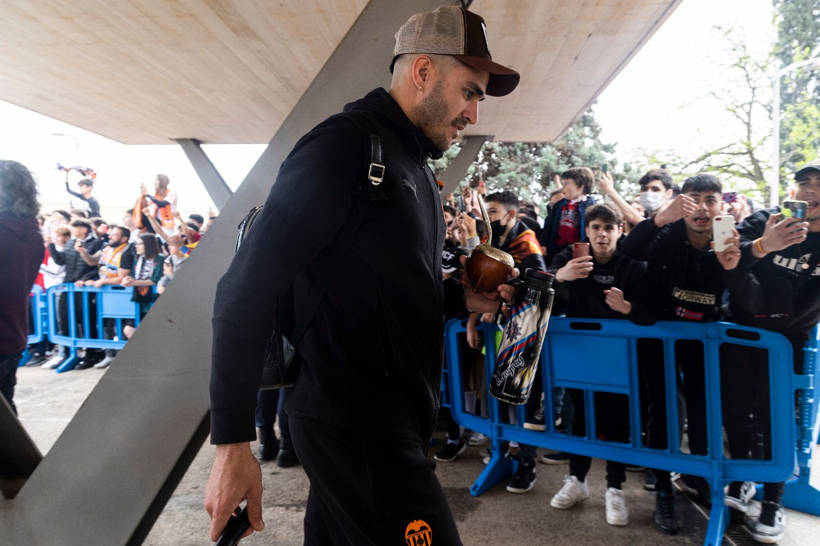 Apoteósica salida del Valencia CF a Sevilla