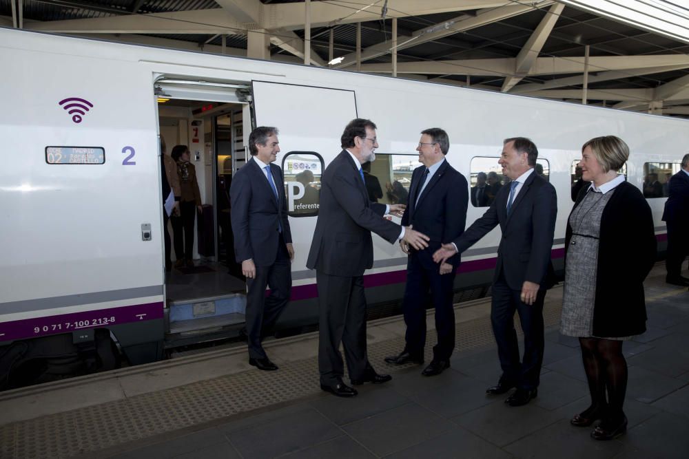 Instante de la llegada del nuevo AVE Madrid-Castelló a València.