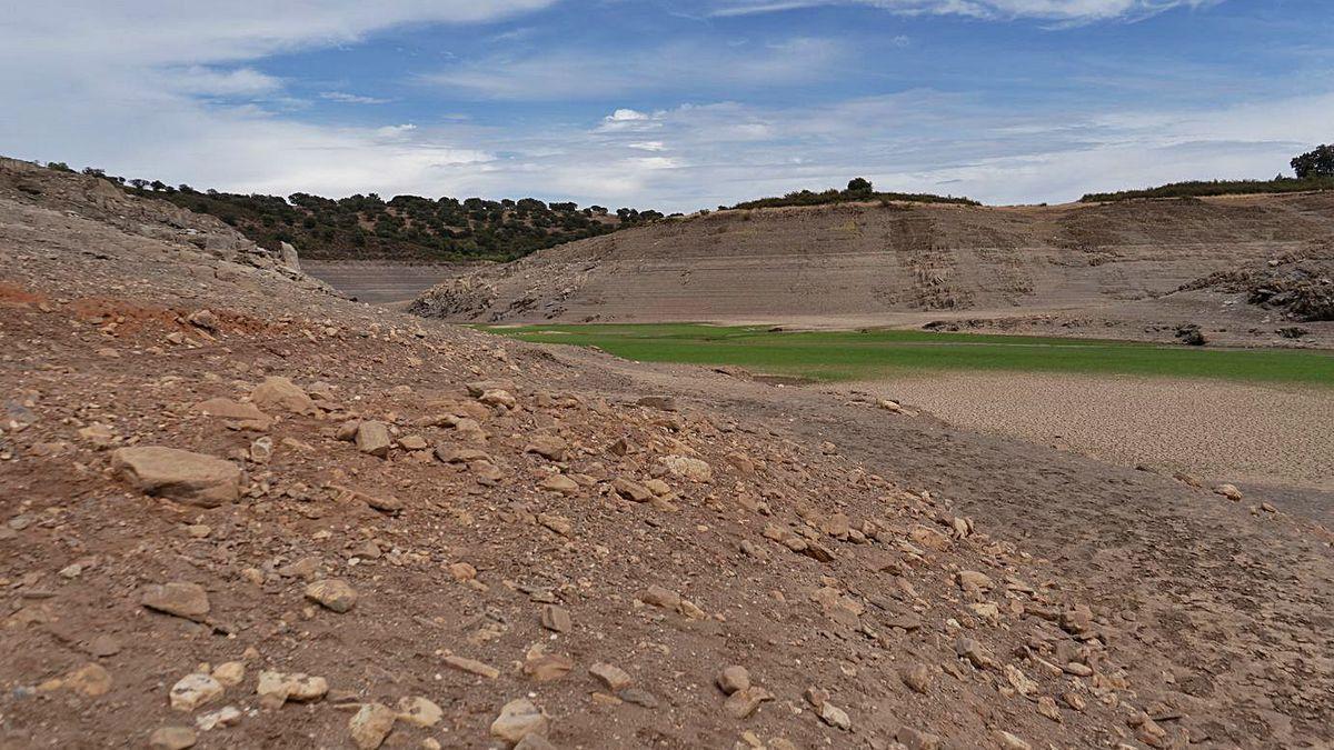 El embalse de Ricobayo, ante la sequía más absoluta.