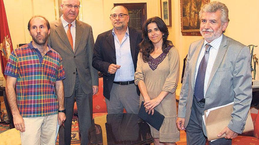 Gonzalo Jácome, Agustín Fernández, Francisco Rodríguez, Isabel Pérez y Rosendo Fernández.  // I. Osorio