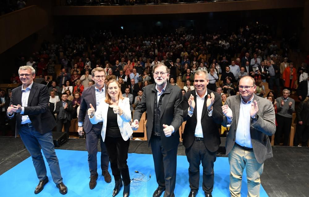 Rajoy mitineó en el teatro de Afundación en su ciudad, Pontevedra