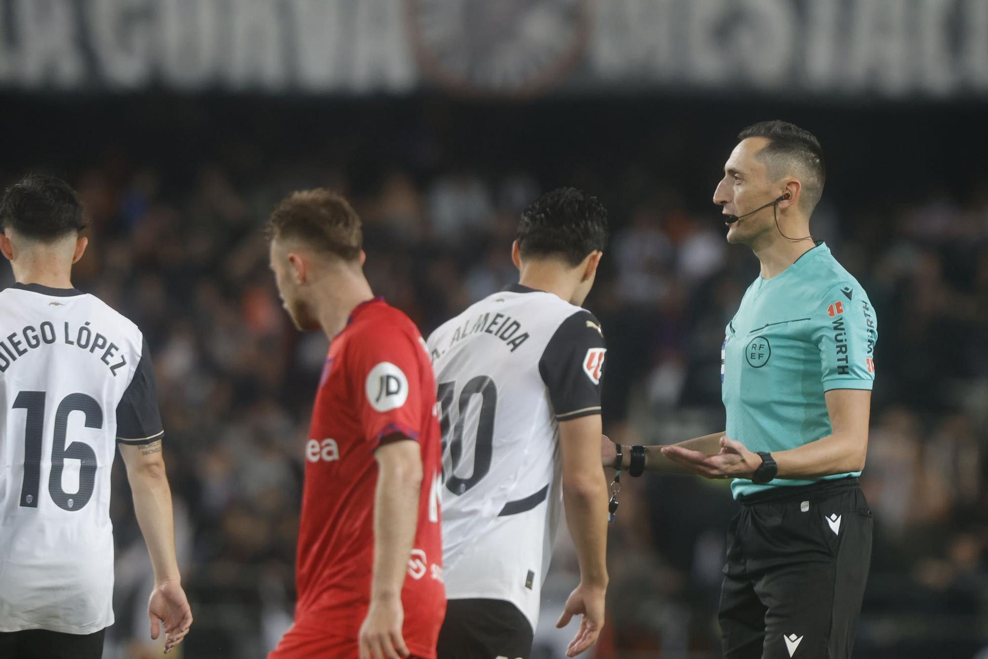 El Valencia CF - Sevilla en Mestalla, en imágenes