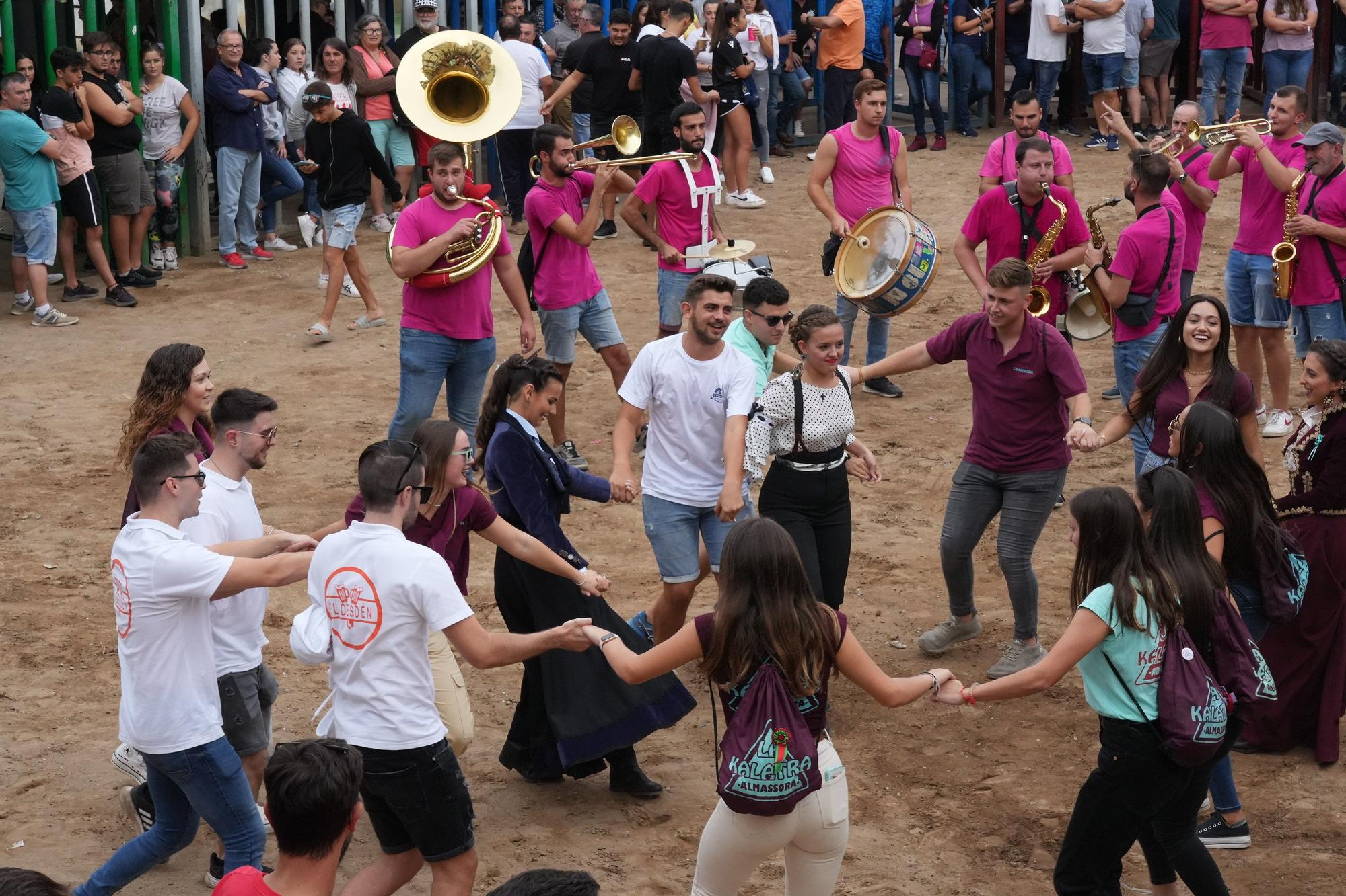 Las fotos de la tarde taurina del lunes de fiestas del Roser en Almassora