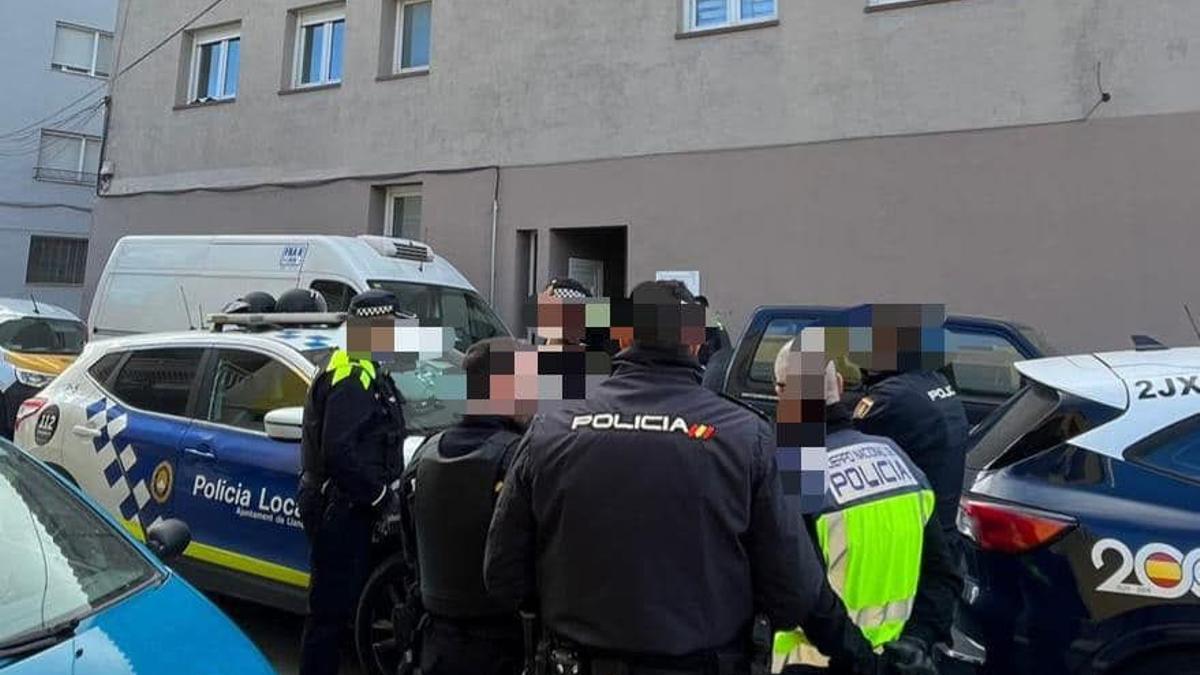 Els ocupes detinguts a Llançà després d'agredir i intentar atacar la policia.