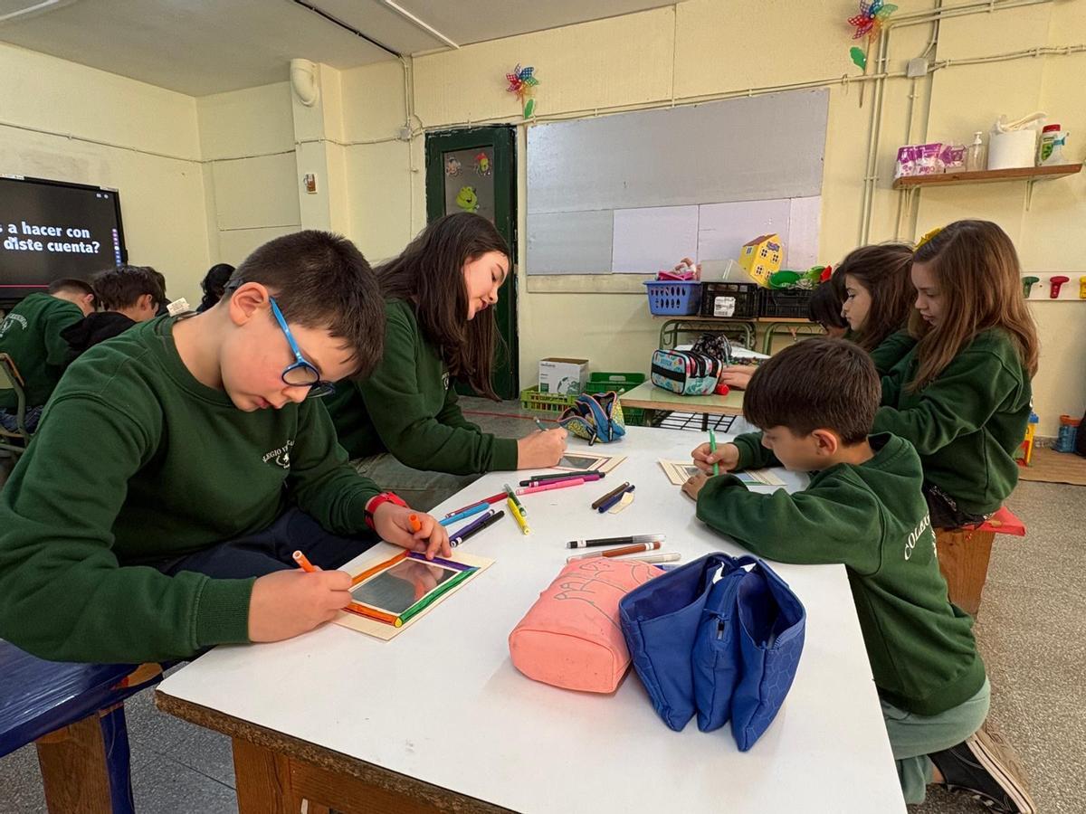 Los escolares del Verdeamor participando en uno de los talleres.